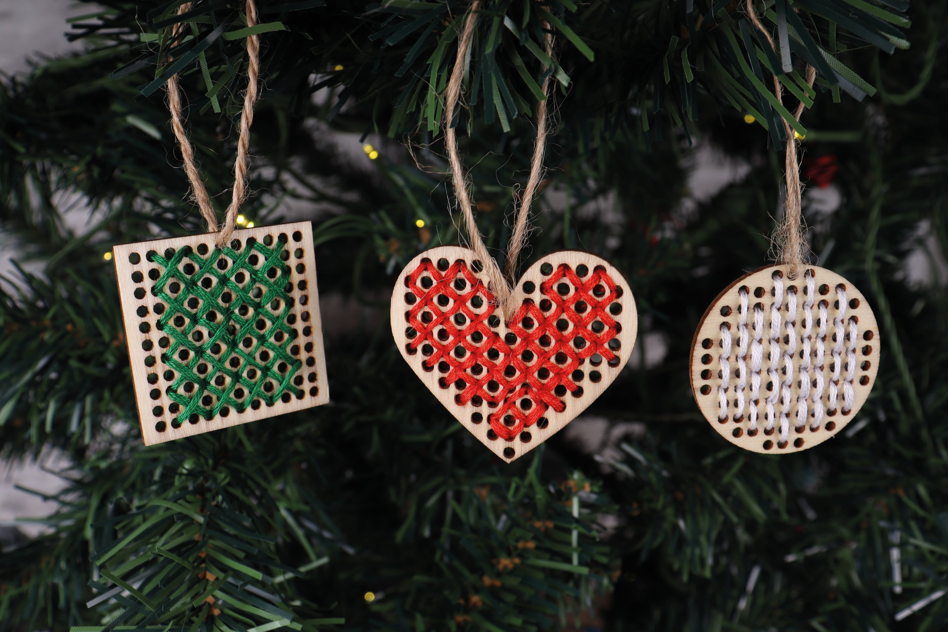 Pre-Punched Wooden Mini Shapes: 4 x 4cm: Cross Stitch